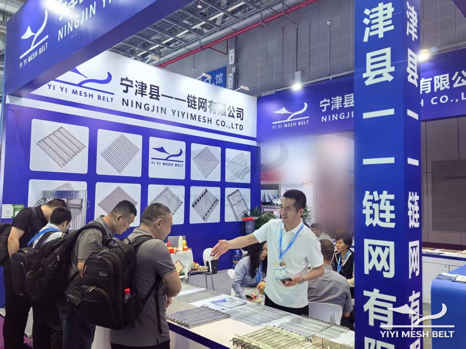 YIYI Mesh Belt team showing metal conveyor belt samples to visitors at Bakery China, Shanghai