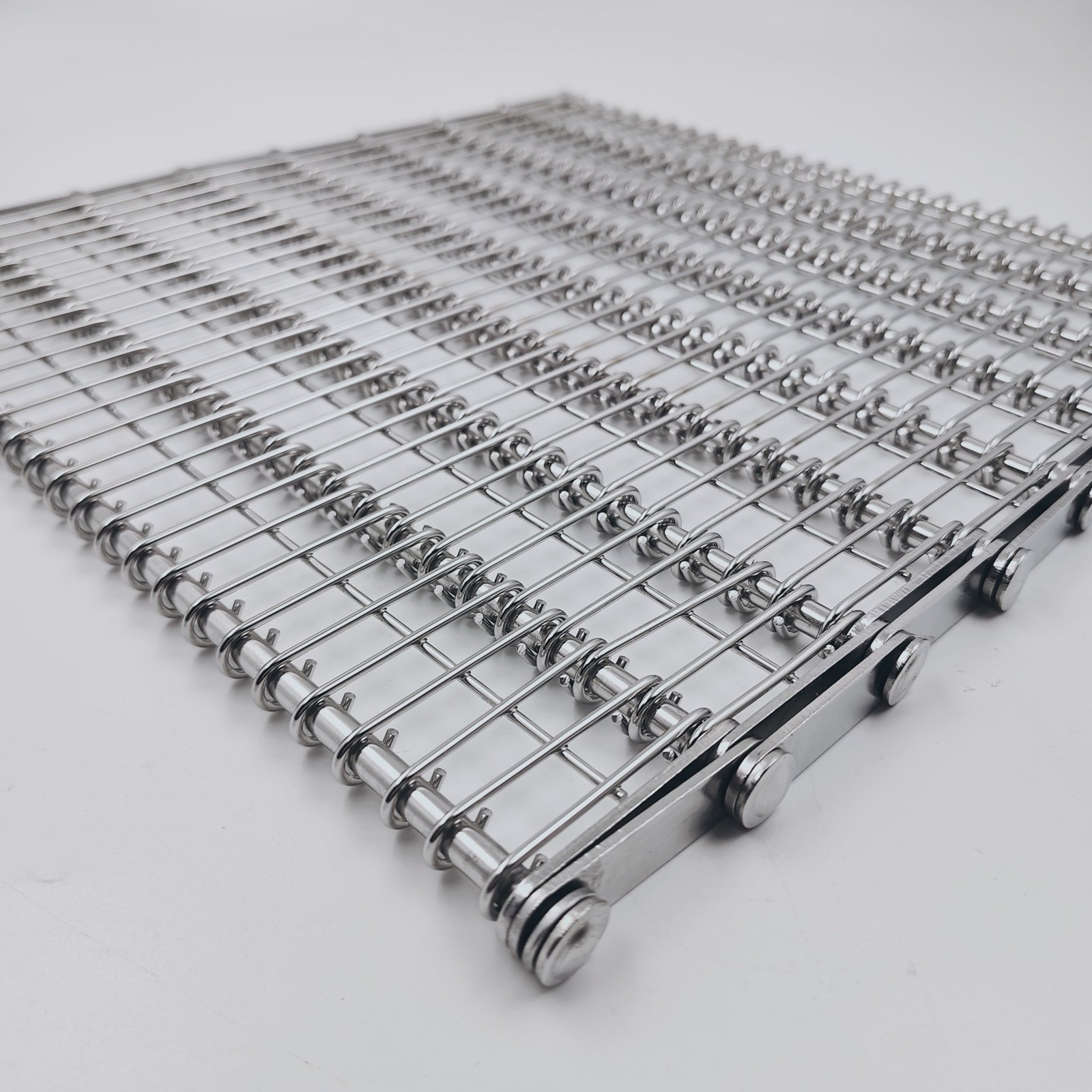 Eye Link Belt angle view with side chain
