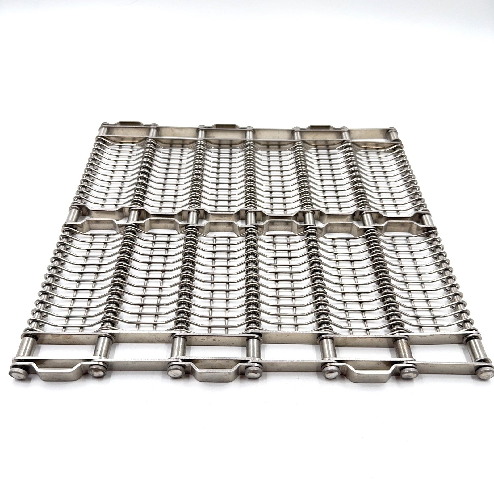 Eye Link Belt grooved link plates, front view