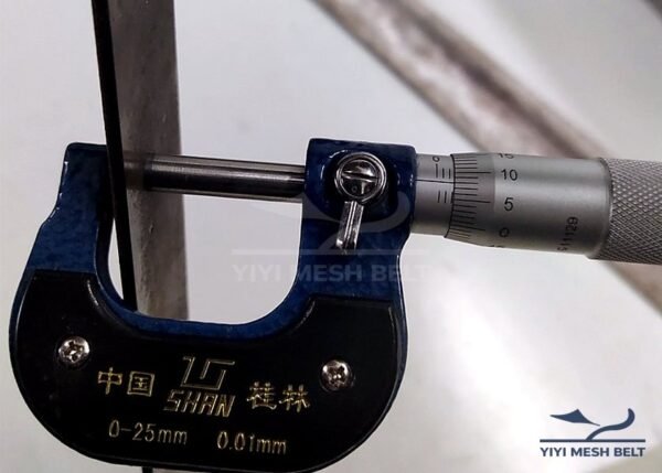 Measuring a rod with a micrometer