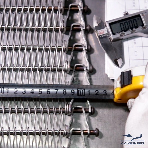 Measuring pitch and rod on a metal conveyor belt – YIYI Mesh Belt