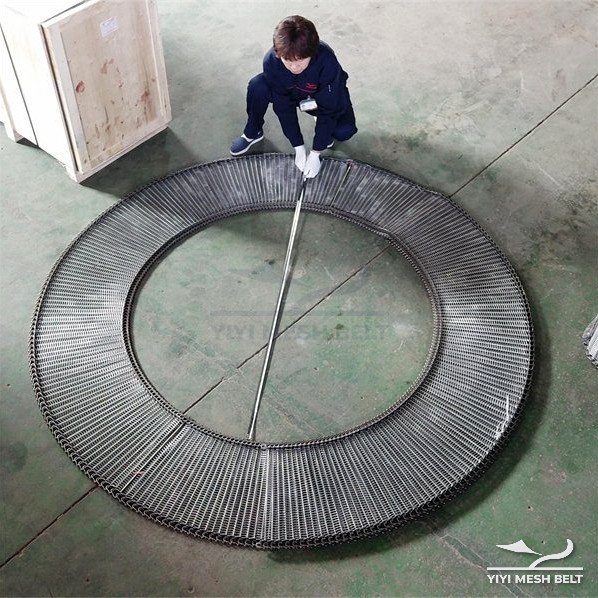 Every belt inspected – YIYI Mesh Belt quality control