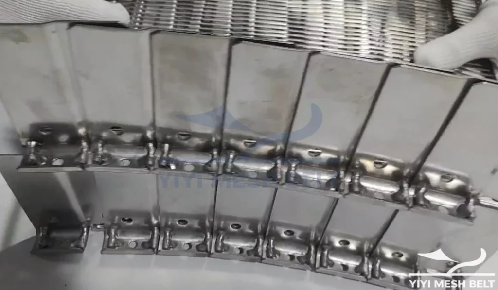 YIYI Mesh Belt self-stacking belt, two layers stacked to check side plate engagement before mass production