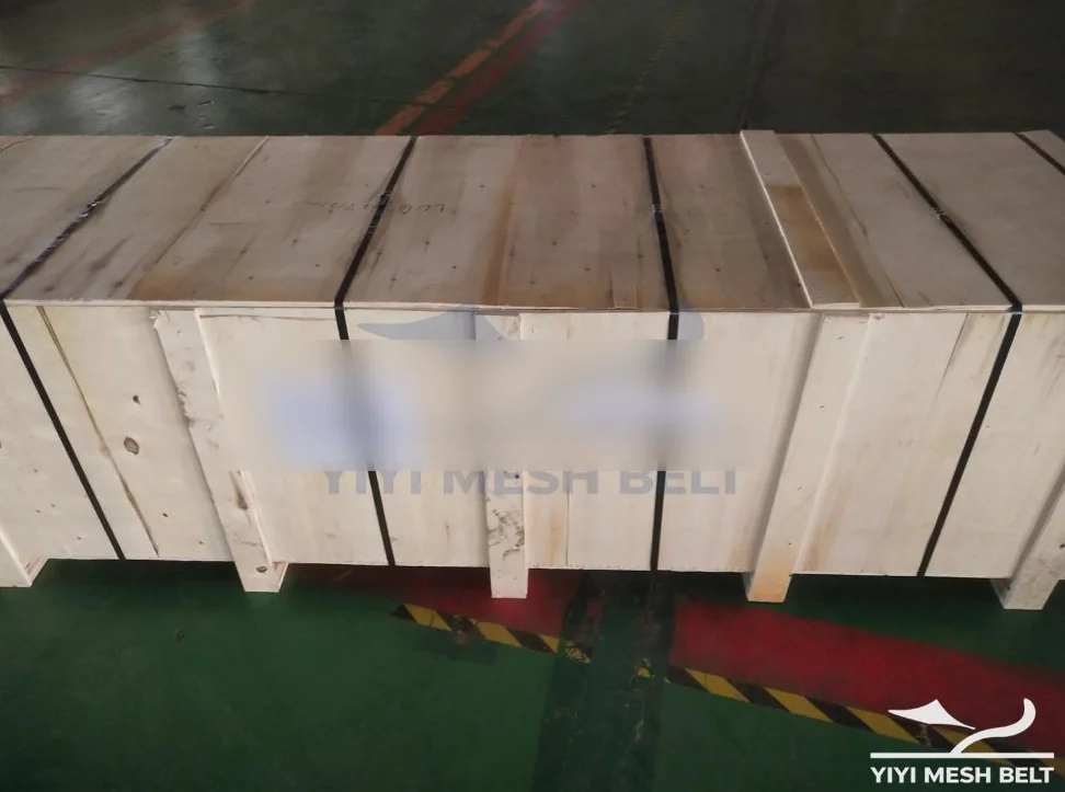 YIYI Mesh Belt self-stacking belt packed in a wooden case with order identification for export