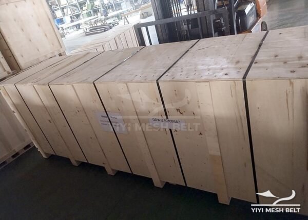 Wooden Crate Packing – Self-Stacking Belt