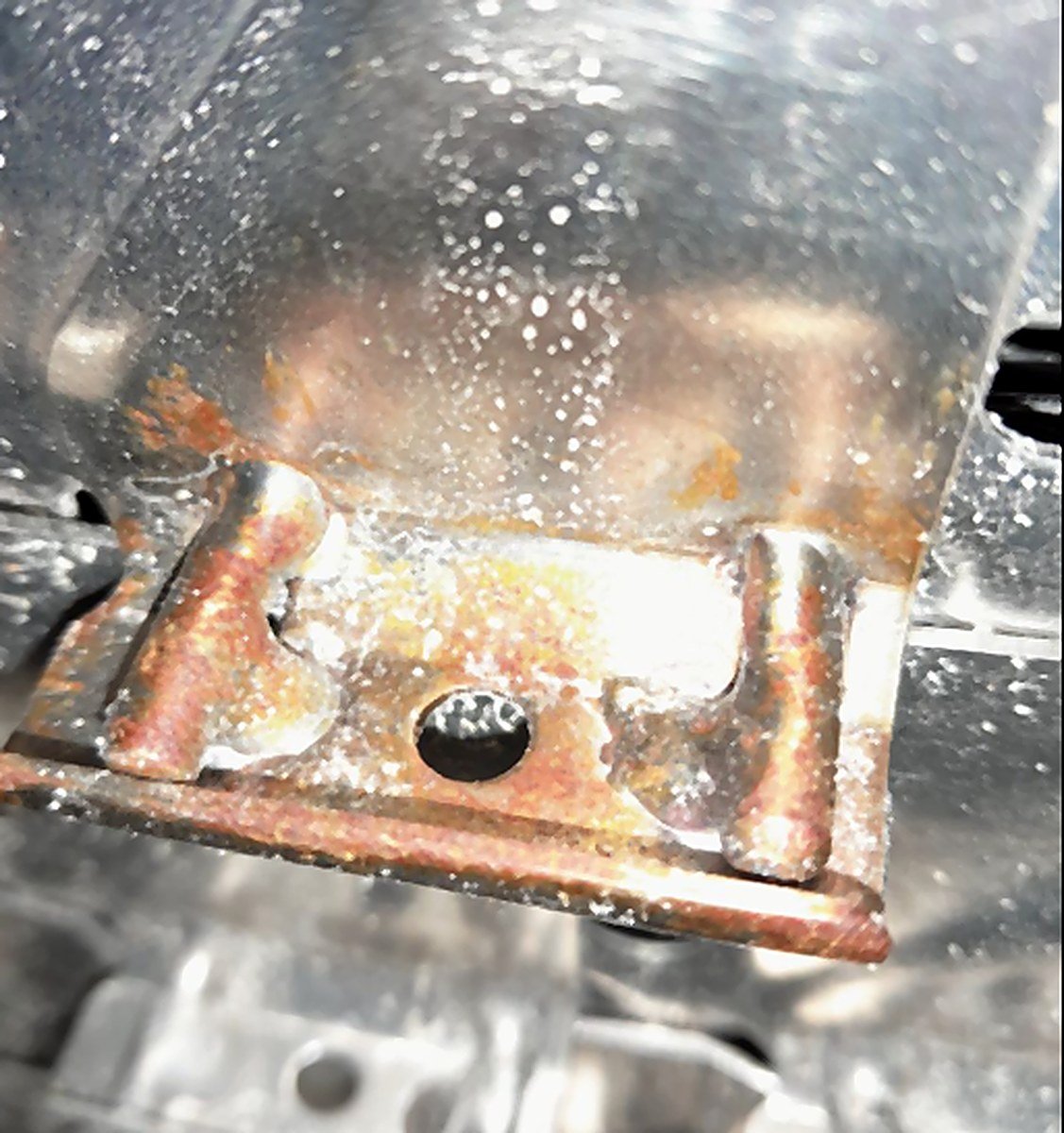 Self-stacking belt field failure – Corrosion at a cage weld