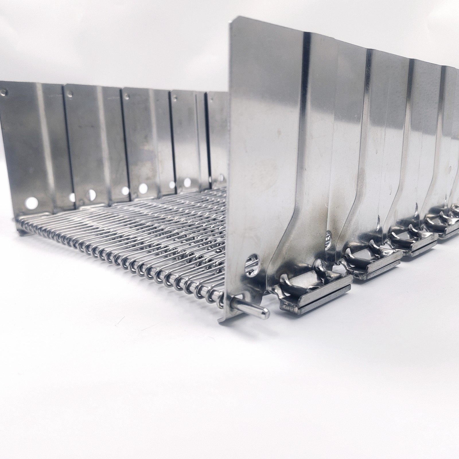 YIYI MESH BELT Self-Stacking Belt side plate and rod end detail
