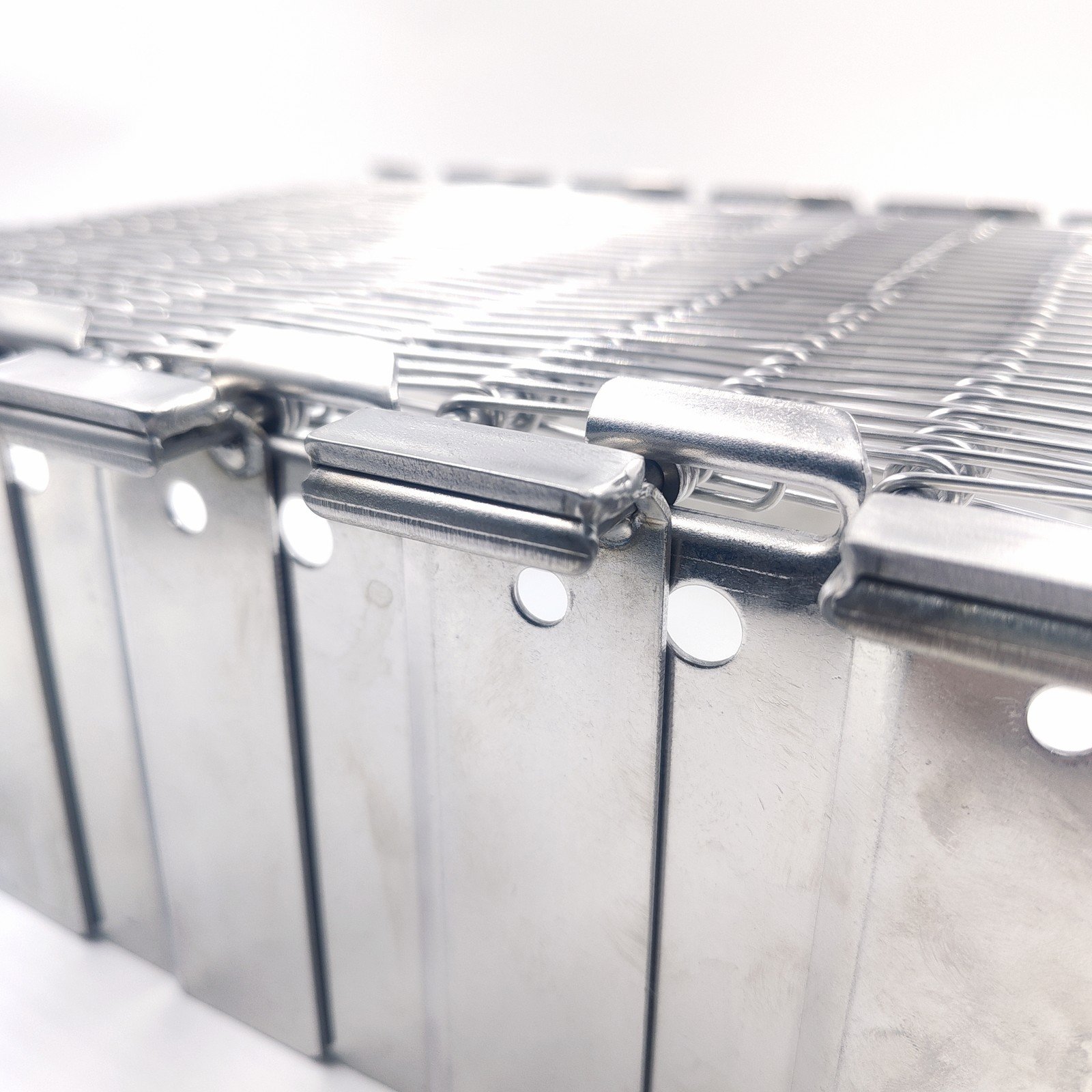 Self-Stacking Belt stack plate close-up