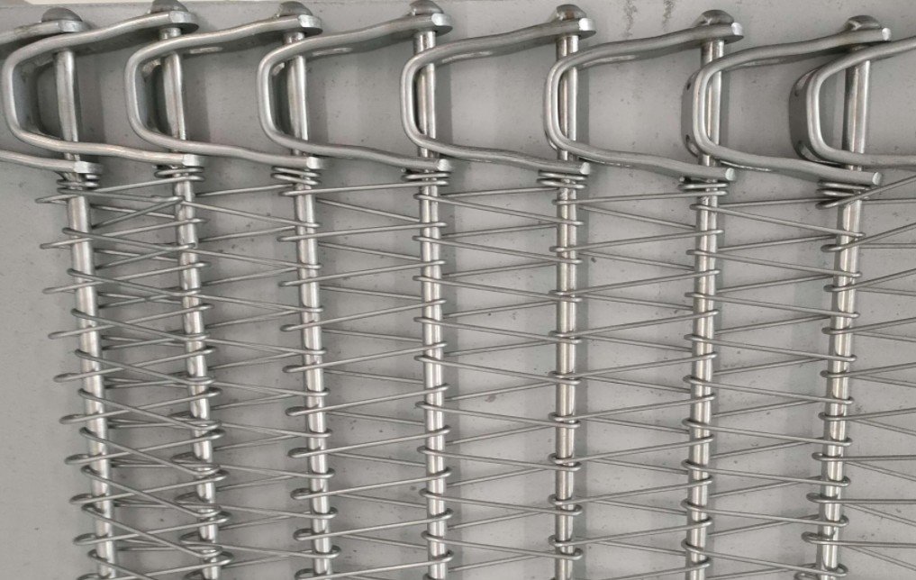 Comparison of electropolished and pickled stainless steel belt surfaces