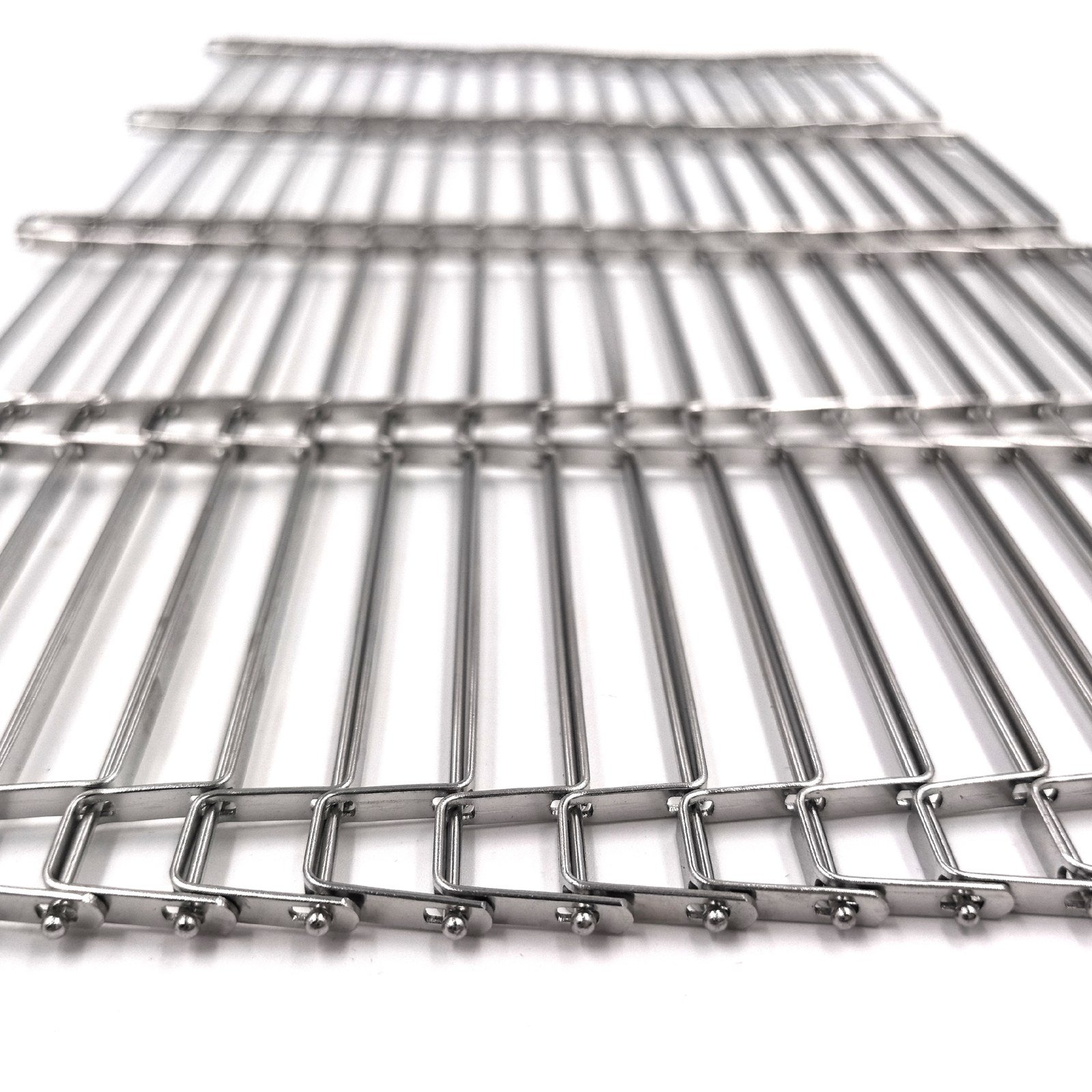 Trapezoidal Mesh Belt low-angle view